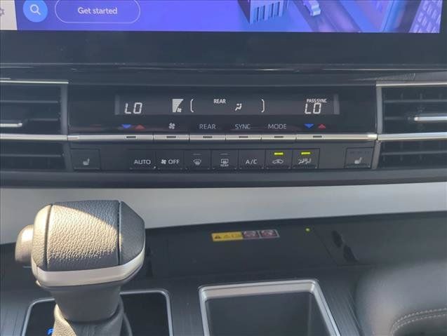 Used 2025 Toyota Sienna XLE FWD image 20