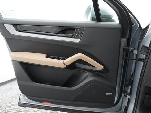 Certified 2026 Porsche Cayenne image 26