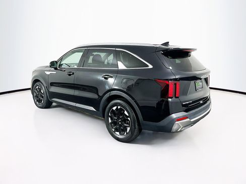 Used 2024 Kia Sorento S image 5