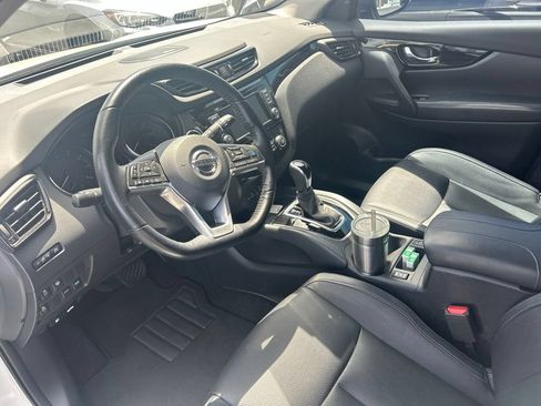 Used 2021 Nissan Rogue Sport SL w/ Premium Package FWD image 4