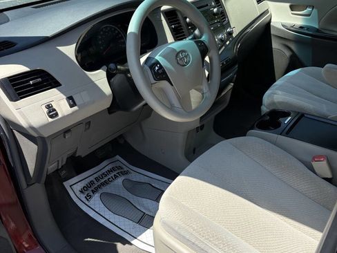 Used 2011 Toyota Sienna LE FWD image 19
