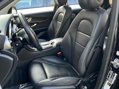 Used 2020 Mercedes-Benz GLC 300 4MATIC w/ Premium Package image 37