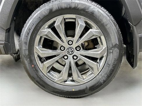 Used 2023 Toyota RAV4 XLE Premium image 33