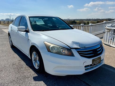 Used 2011 Honda Accord LX image 3