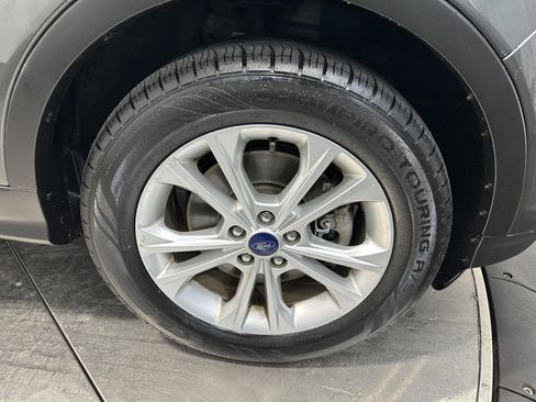 Used 2017 Ford Escape SE w/ Equipment Group 201A image 8