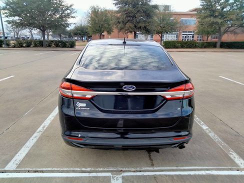 Used 2018 Ford Fusion SE image 6