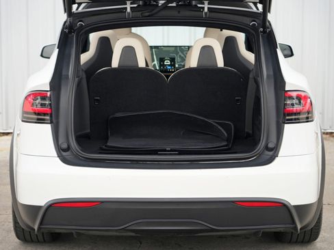 Used 2023 Tesla Model X image 10