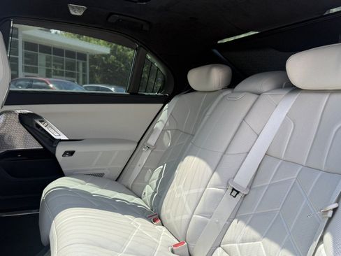Certified 2023 BMW 760i xDrive w/ Executive Package AWD/4WD image 19