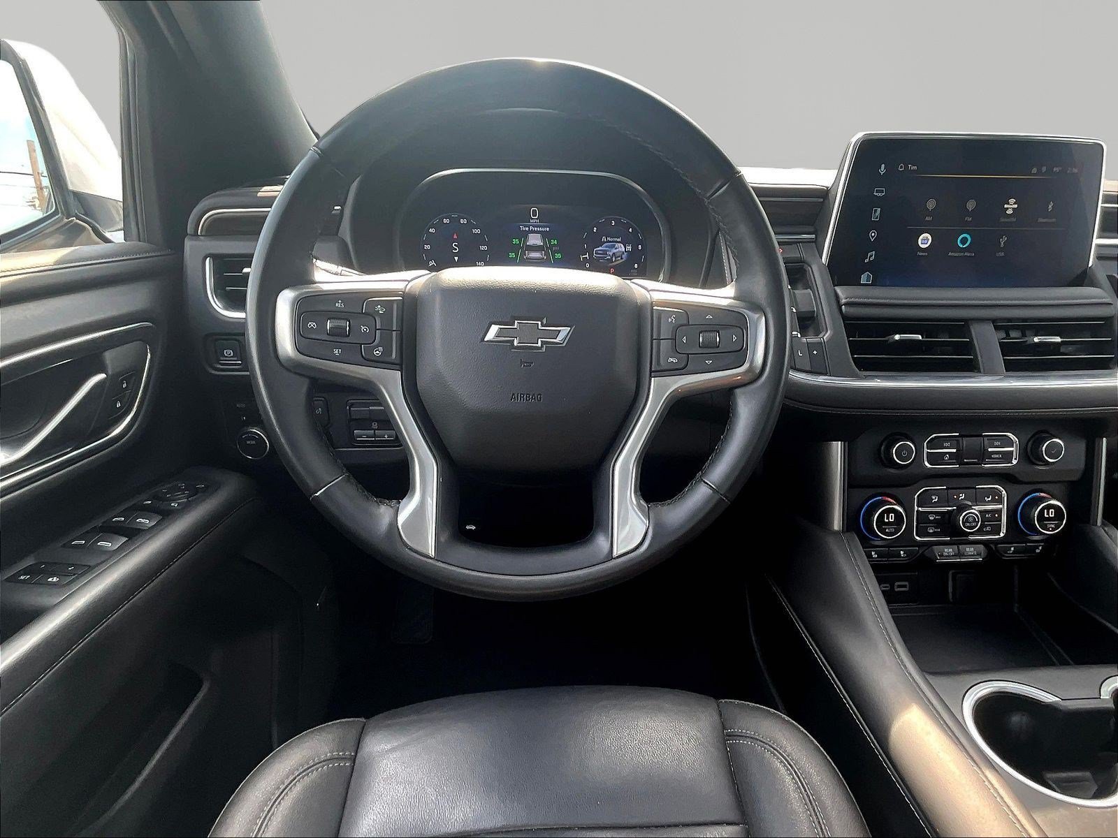 Used 2024 Chevrolet Suburban Z71 w/ Luxury Package AWD/4WD image 8
