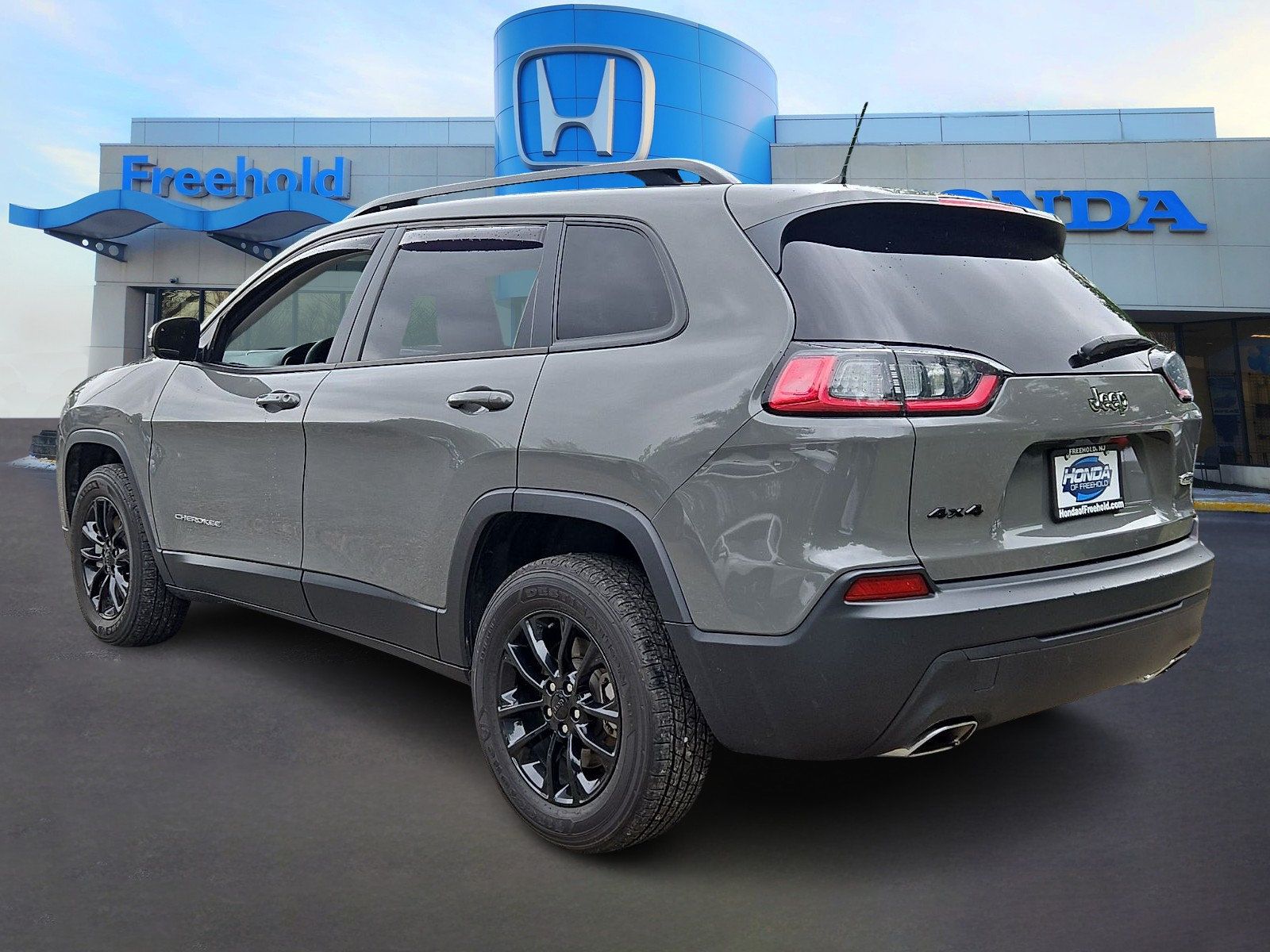 Used 2022 Jeep Cherokee Latitude Lux w/ Mopar Interior Package AWD/4WD image 4