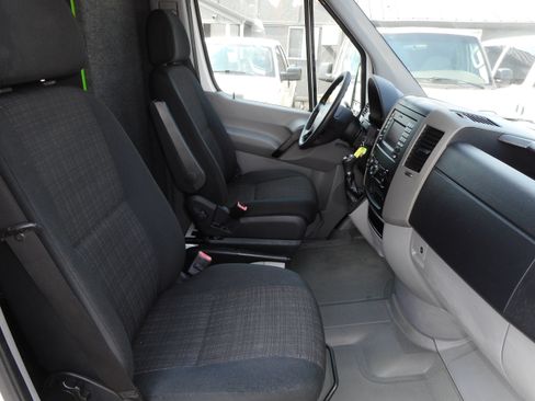 Used 2014 Freightliner Sprinter 2500 RWD image 15
