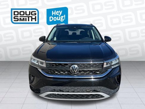 Used 2024 Volkswagen Taos SE FWD image 8