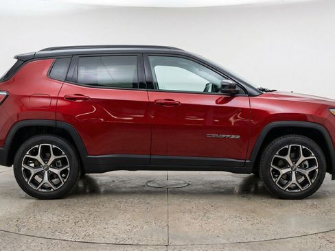 Used 2025 Jeep Compass Limited image 11
