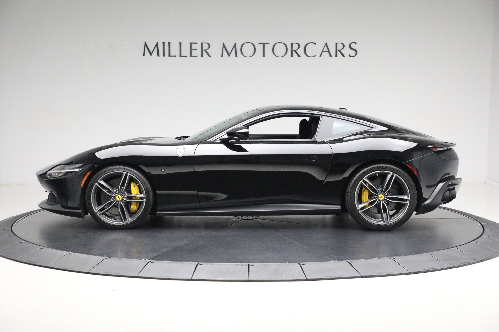 Certified 2021 Ferrari Roma RWD image 3
