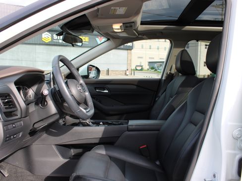 Certified 2023 Nissan Rogue SV w/ SV Premium B Package AWD/4WD image 15