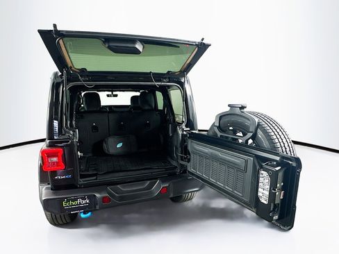 Used 2023 Jeep Wrangler Unlimited Sahara w/ Cold Weather Group AWD/4WD image 27