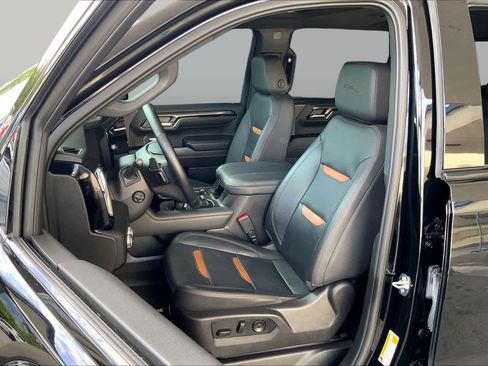 Used 2024 GMC Sierra 1500 AT4 w/ Technology Package AWD/4WD image 8