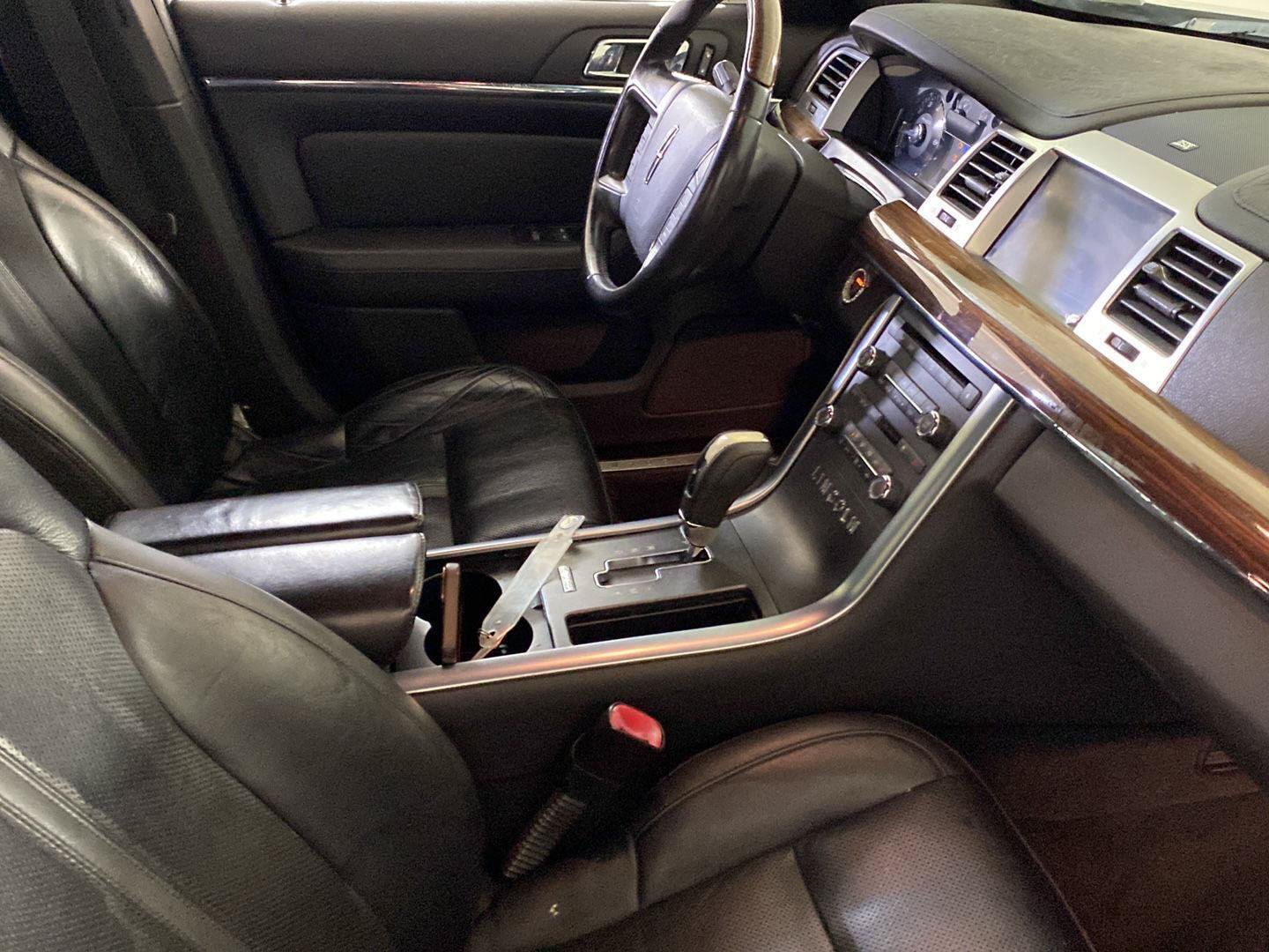Used 2009 Lincoln MKS AWD image 37