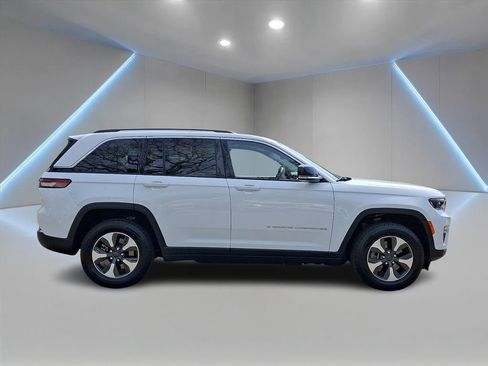 Used 2023 Jeep Grand Cherokee 4WD 4xe image 4