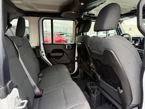 Used 2025 Jeep Wrangler Unlimited Rubicon AWD/4WD image 15