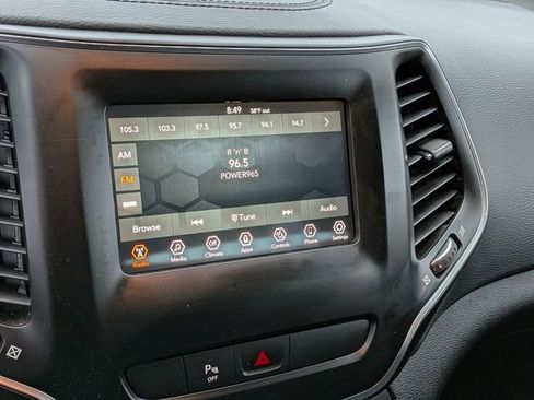 Certified 2019 Jeep Cherokee Latitude Plus w/ Cold Weather Group image 20