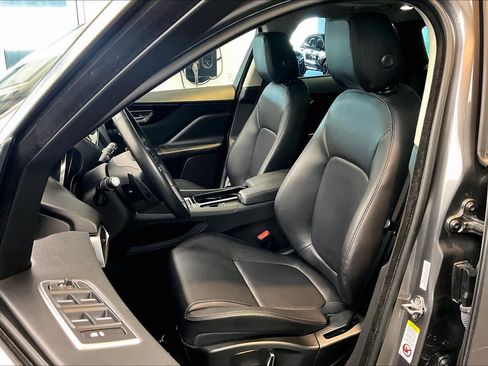 Used 2019 Jaguar F-PACE Premium image 14