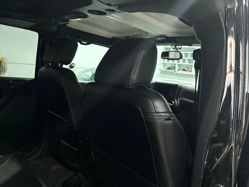 Used 2017 Jeep Wrangler Unlimited Sahara image 16