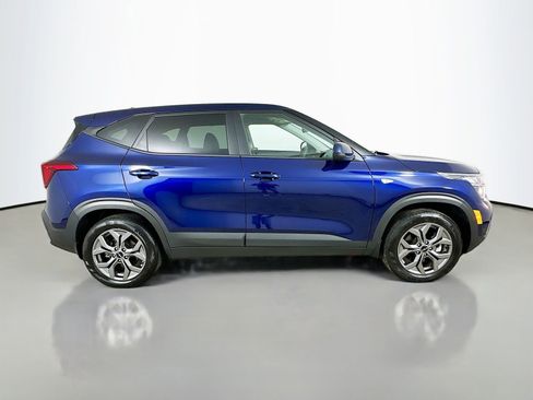 Used 2025 Kia Seltos LX AWD/4WD image 4