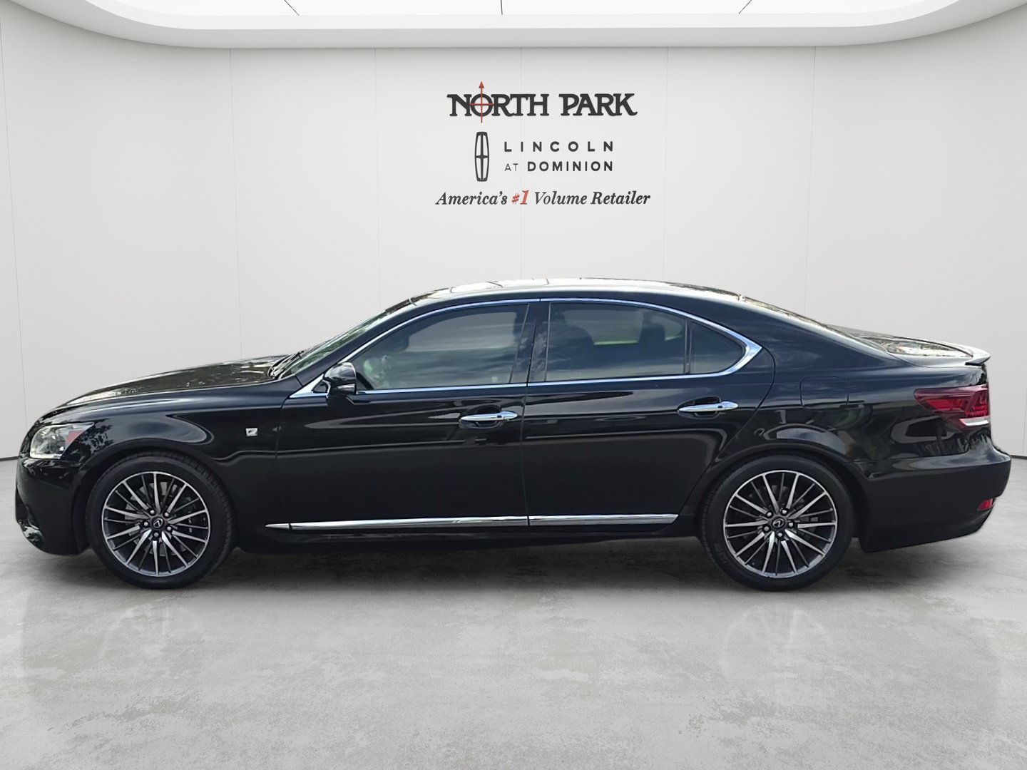 Used 2013 Lexus LS 460 w/ F-Sport Pkg RWD image 2