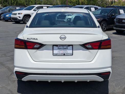 Used 2025 Nissan Altima 2.5 SV FWD image 5
