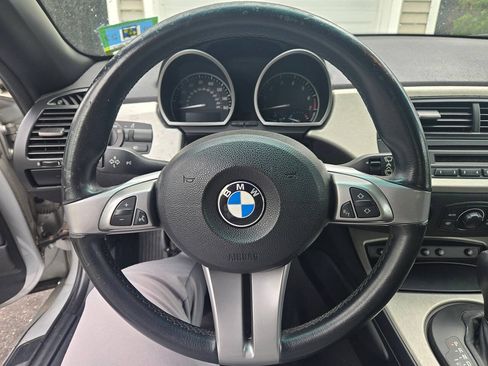 Used 2005 BMW Z4 2.5i RWD image 13