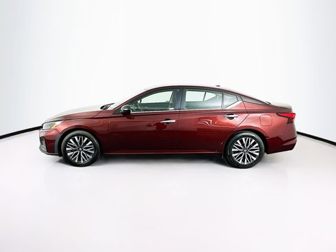 Used 2024 Nissan Altima 2.5 SV image 4