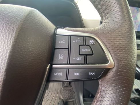 Used 2023 Toyota Sienna Platinum AWD/4WD image 23