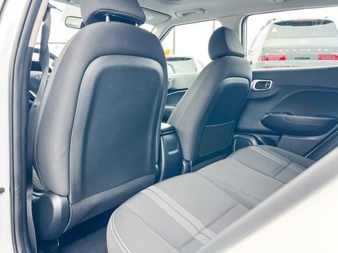 Certified 2022 Hyundai Venue SEL image 10