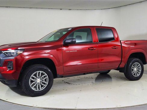 Used 2026 Chevrolet Colorado LT w/ LT Convenience Package image 3