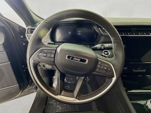 Used 2024 Jeep Grand Cherokee L Altitude AWD/4WD image 11