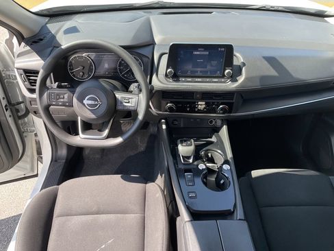 Used 2024 Nissan Rogue S FWD image 15