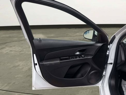 Used 2016 Chevrolet Cruze LT FWD image 12