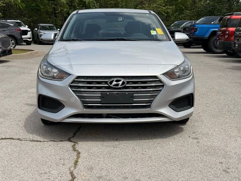 Used 2019 Hyundai Accent SE FWD image 2