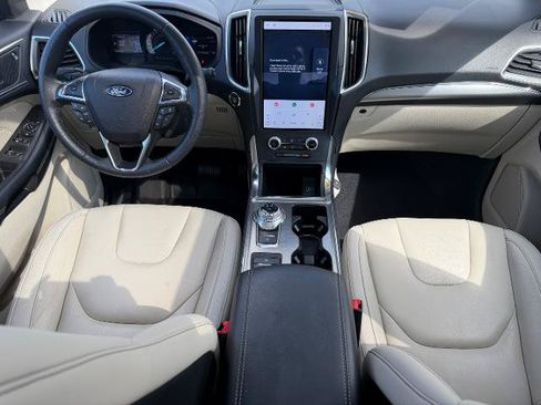 Certified 2022 Ford Edge Titanium AWD/4WD image 9