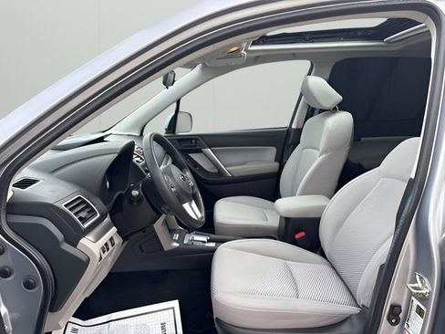 Used 2017 Subaru Forester 2.5i Premium image 12