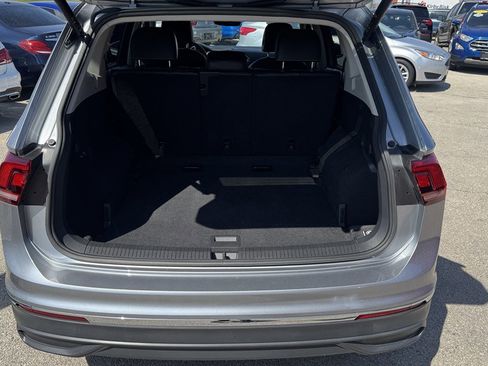 Used 2022 Volkswagen Tiguan SE image 11
