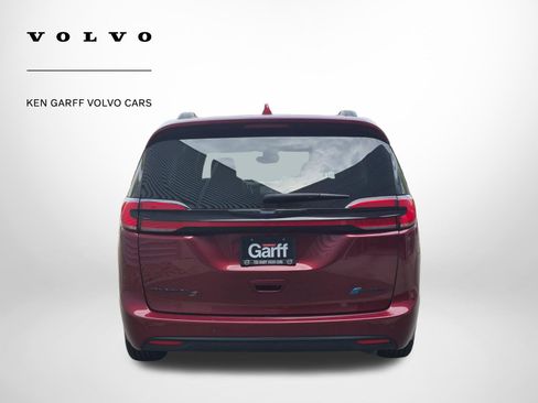 Used 2021 Chrysler Pacifica Limited w/ Uconnect Theater Family Group FWD image 4