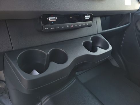 Used 2025 Mercedes-Benz Sprinter 2500 image 24