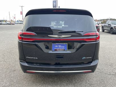 Used 2024 Chrysler Pacifica Limited