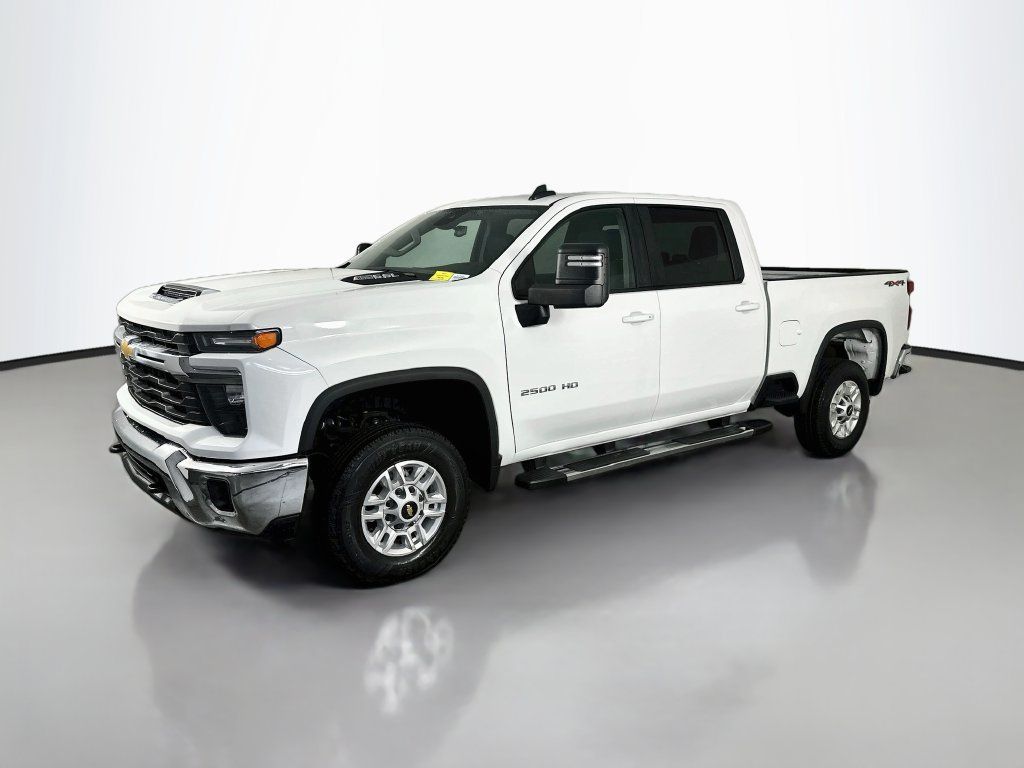 Used 2024 Chevrolet Silverado 2500 LT AWD/4WD image 3