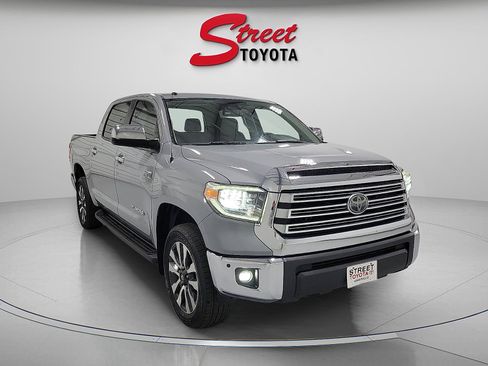 Used 2018 Toyota Tundra Limited w/ Limited Premium Package AWD/4WD image 5