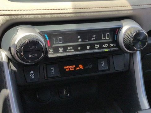 Certified 2019 Toyota RAV4 XLE w/ Convenience Package AWD/4WD image 14