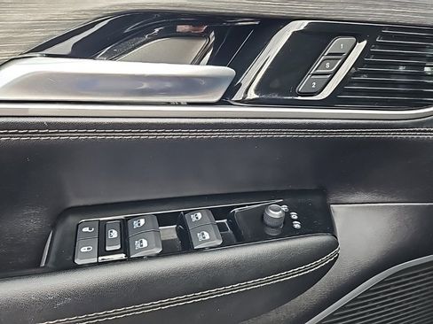 Used 2024 Jeep Wagoneer L Series III w/ Flexible Seating Group image 18