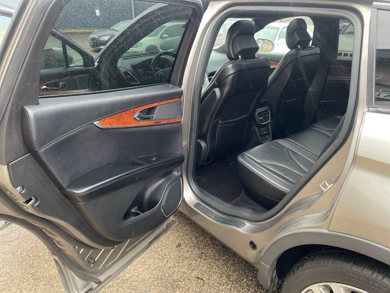 Used 2016 Lincoln MKX Reserve w/ Climate Package FWD image 14